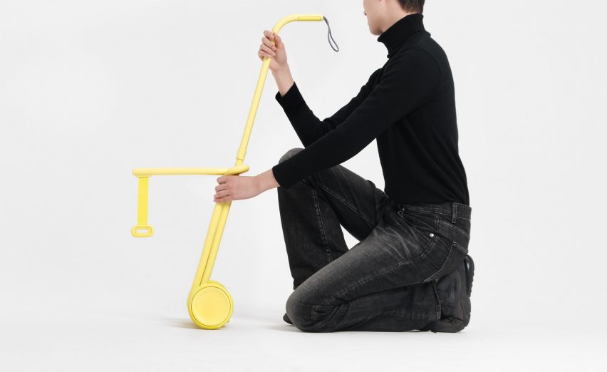 Person unfolding yellow Steady walking aid for dogs