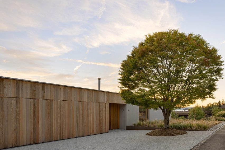 Wood-lined entrance facade at villa by Pérez Palacios Arquitectos Asociados (PPAA)