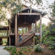 Habitable Form creates vertical house for woodsy site on South Carolina island