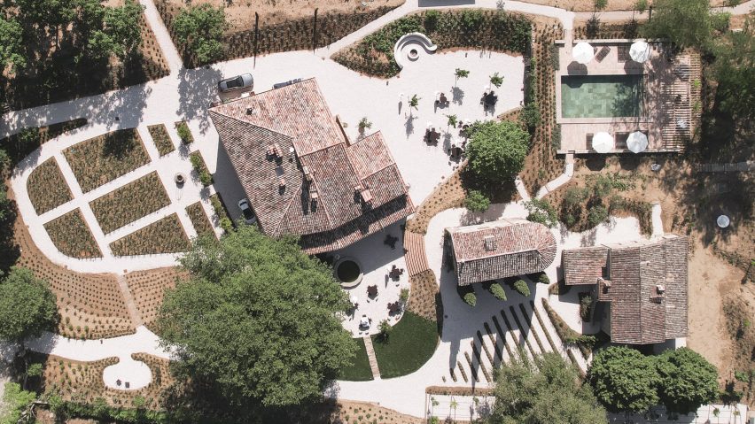 Overhead shot of grounds of Vocabolo Moscatelli hotel in Umbria