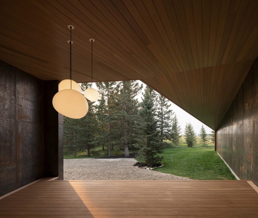 Covered porch by Saunders Architecture