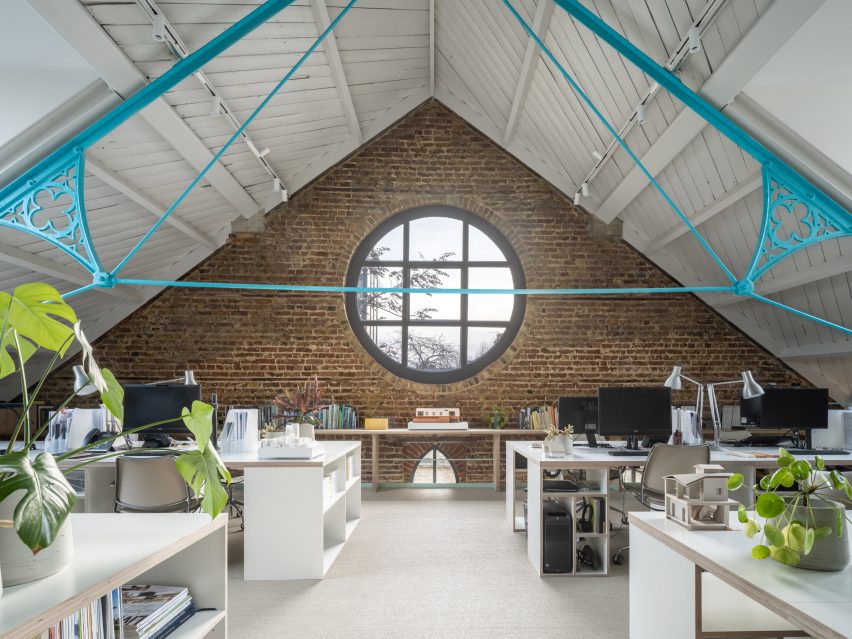 First floor work،e with rose window in Addison Studios by Tigg + Coll Architects