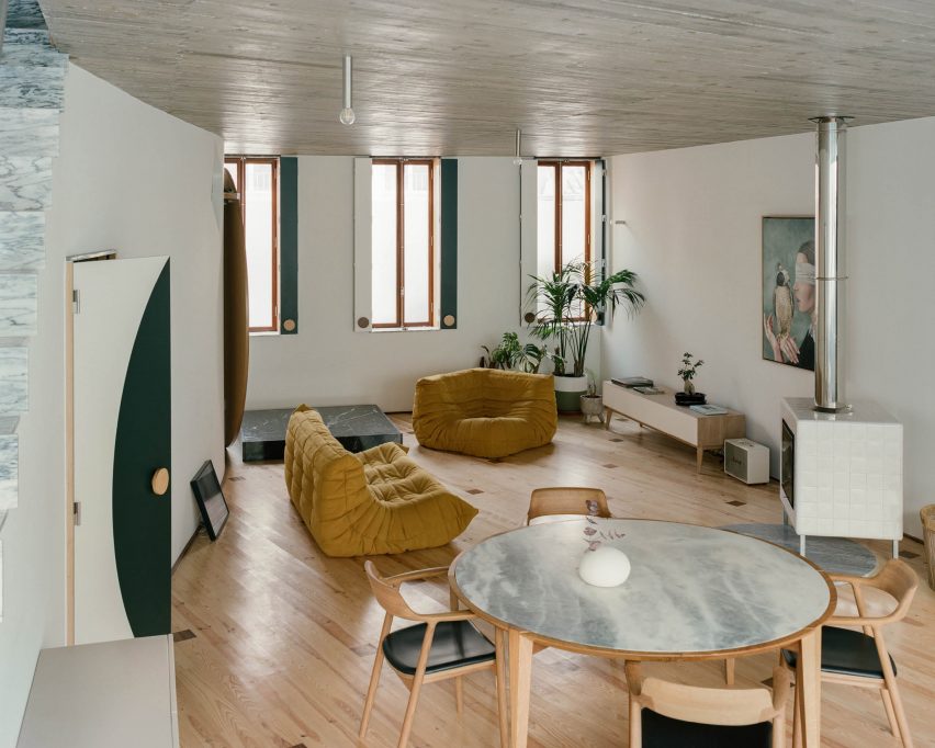 Không gian sống với ghế sofa Togo