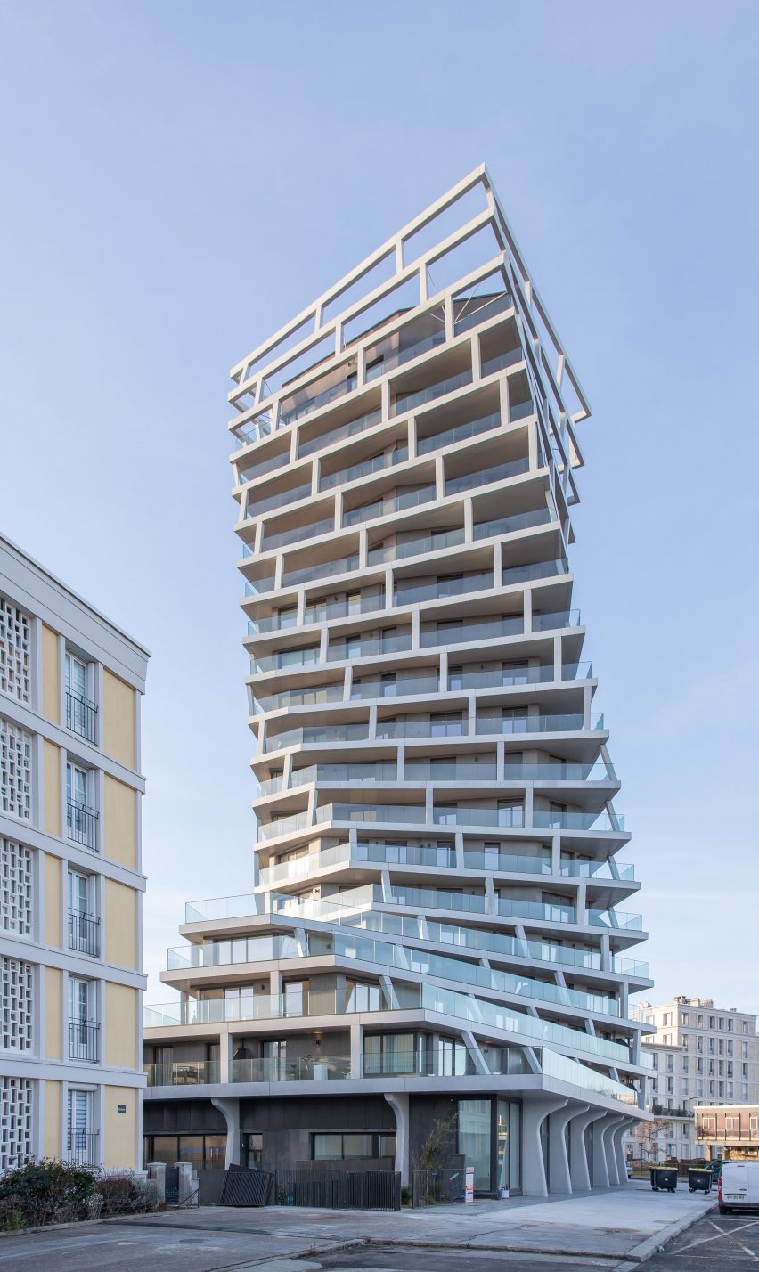 Facade of twisting residential building by Hamonic + Masson & Associés