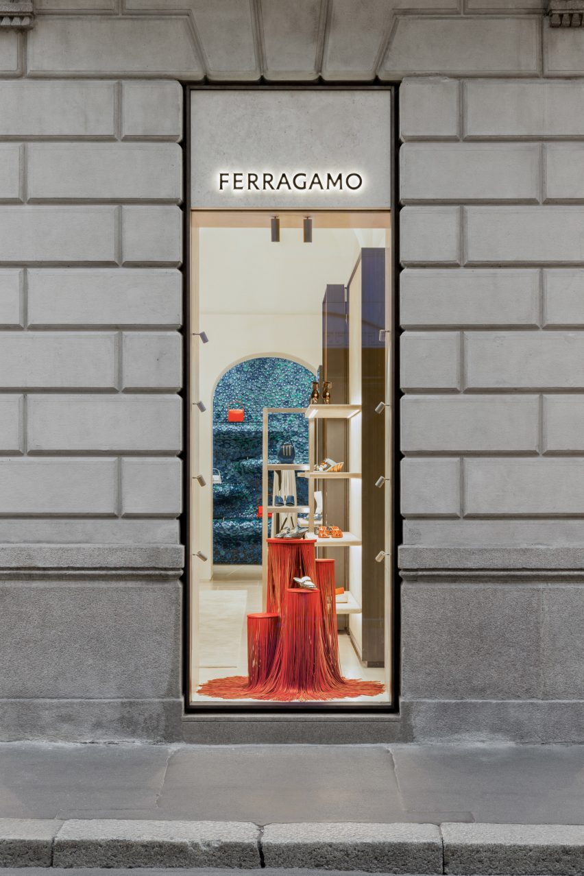 Ngoại thất cửa hàng Ferragamo ở Milan của Vincent Van Duysen