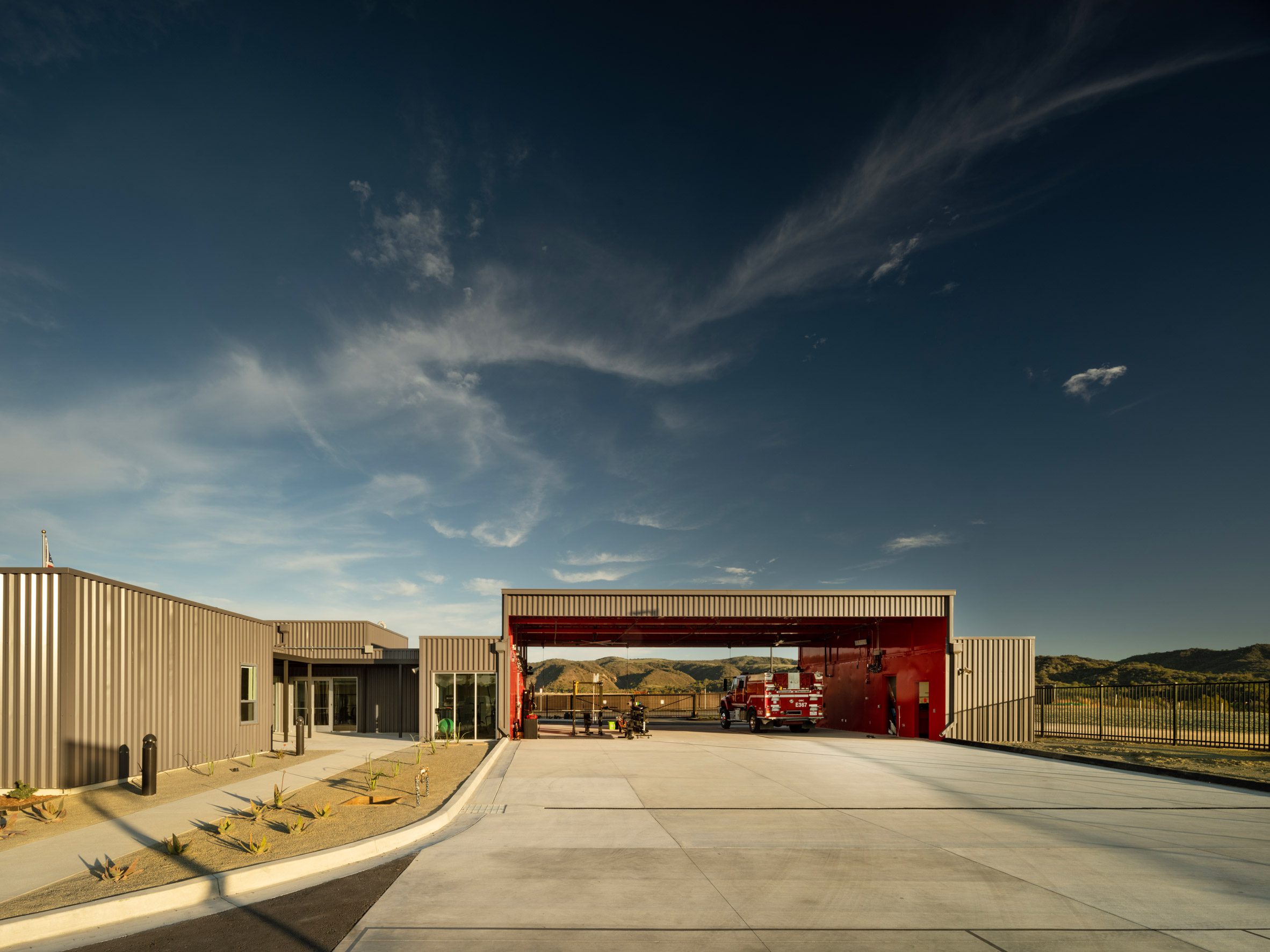 Steel rectilinear fire station by Wittman Estes