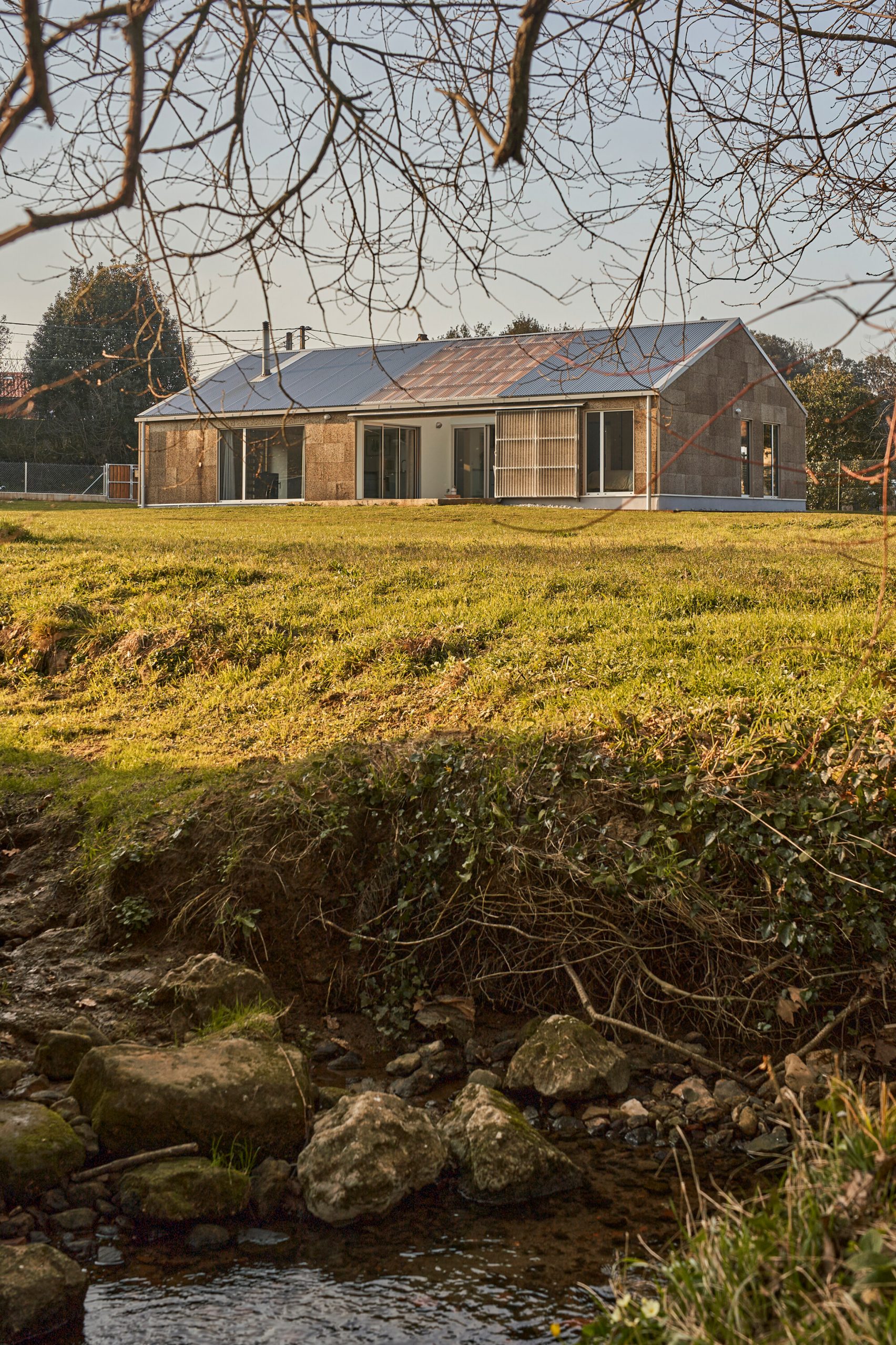 Gurea Arquitectura Cooperativa clads rural Spanish house with cork ...