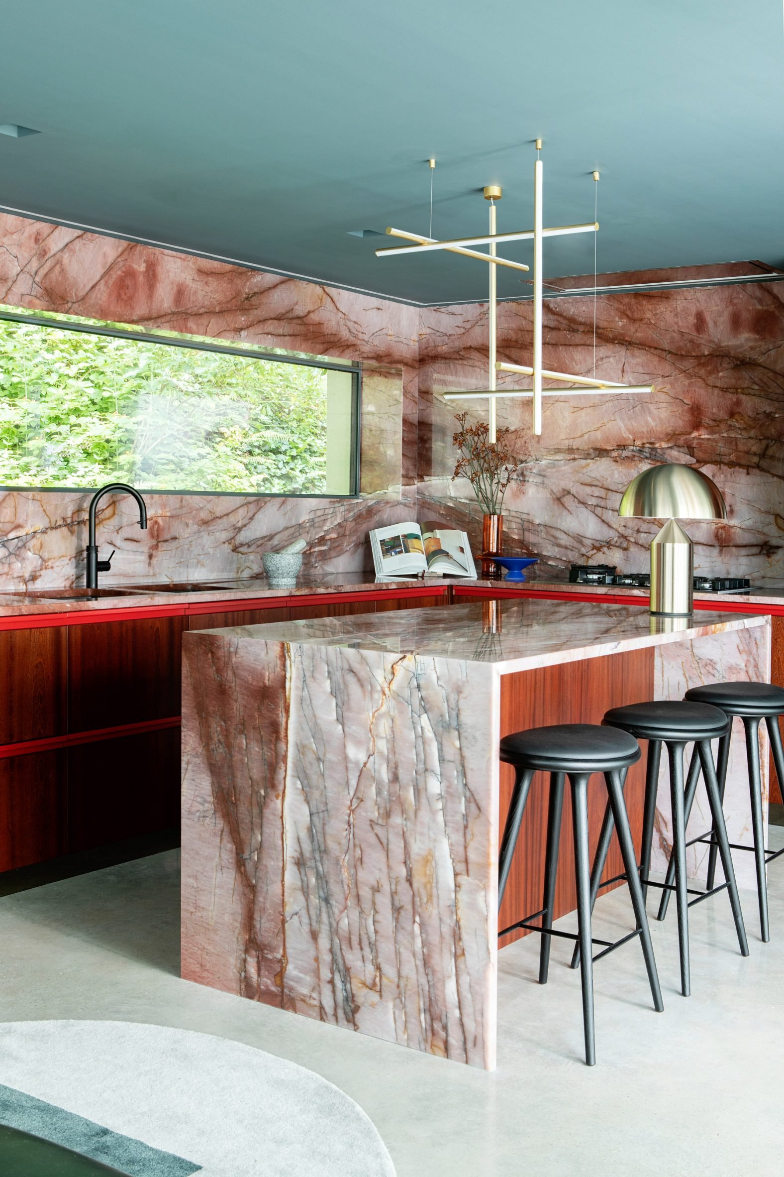 Quartzite-clad kitchen by Kingston Lafferty Design