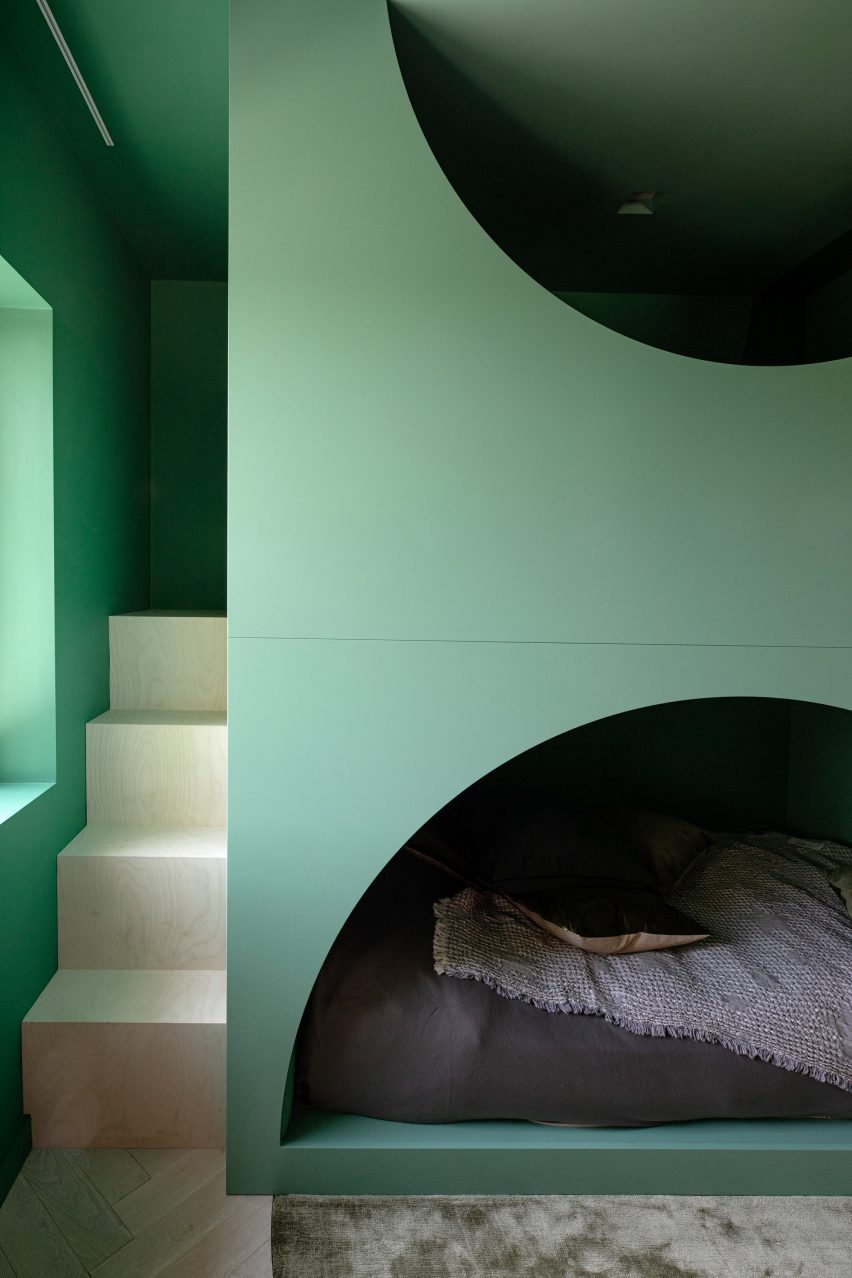 Thiết kế giường vui nhộn trong Lovers Walk của Kingston Lafferty Designs