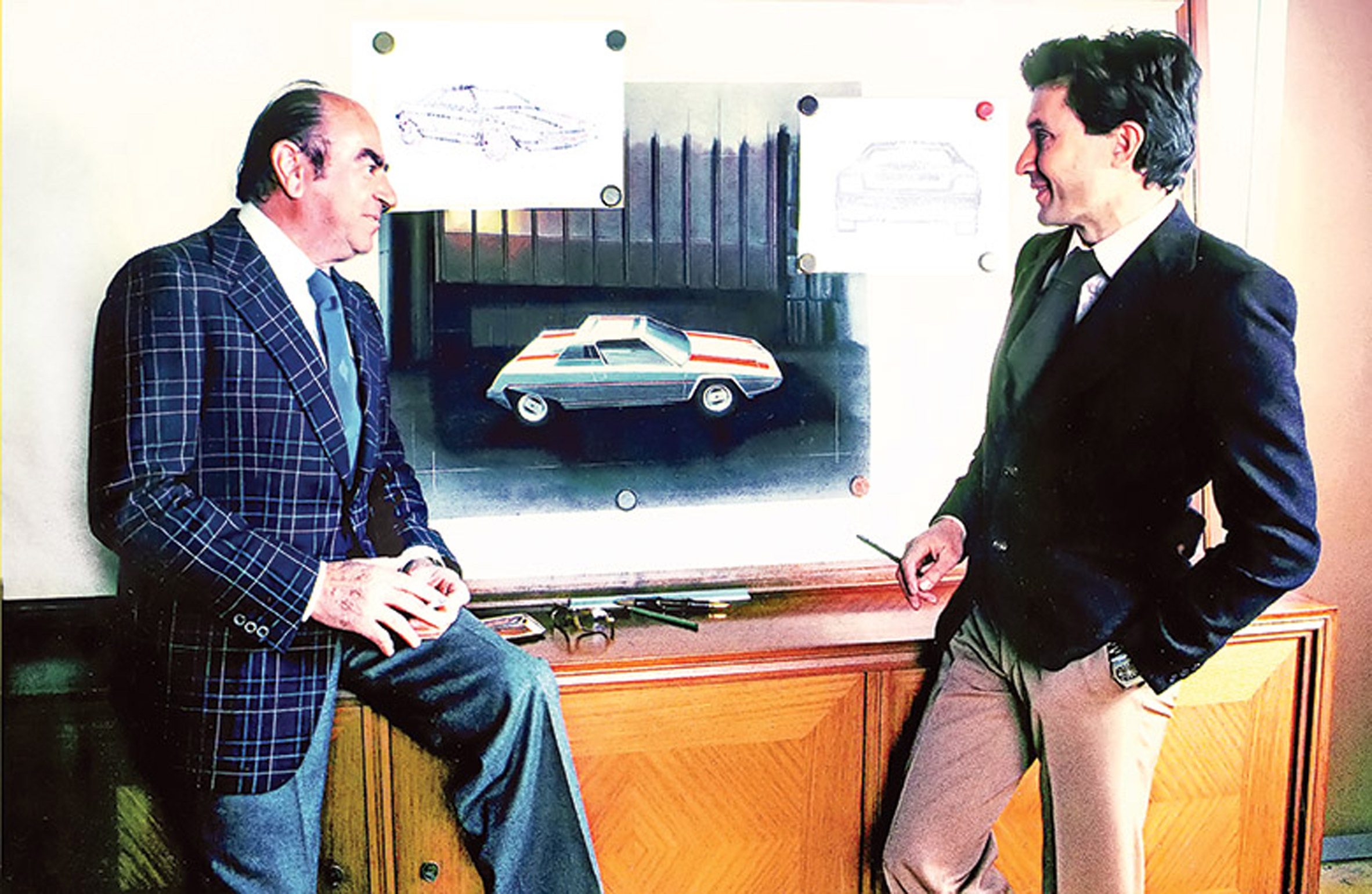 Nuccio Bertone and Marcello Gandini with the Ferrari Rainbow drawings in 1975/76