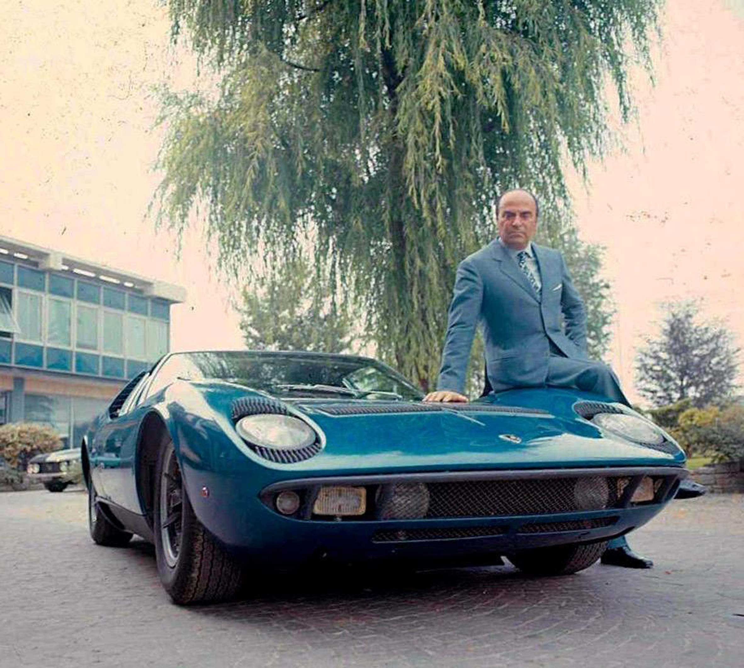 Nuccio Bertone and the Miura P400 in 1967