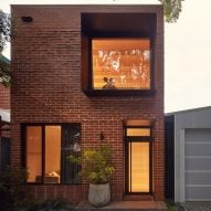 "Oozy mortar" gives textured finish to brick home in Australia by Studio Roam