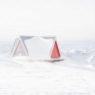 "Minimally invasive" tent-like refuge has panoramic views of Italian Alps