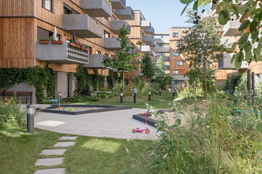 Courtyard garden in Berger + Parkkinen social housing development