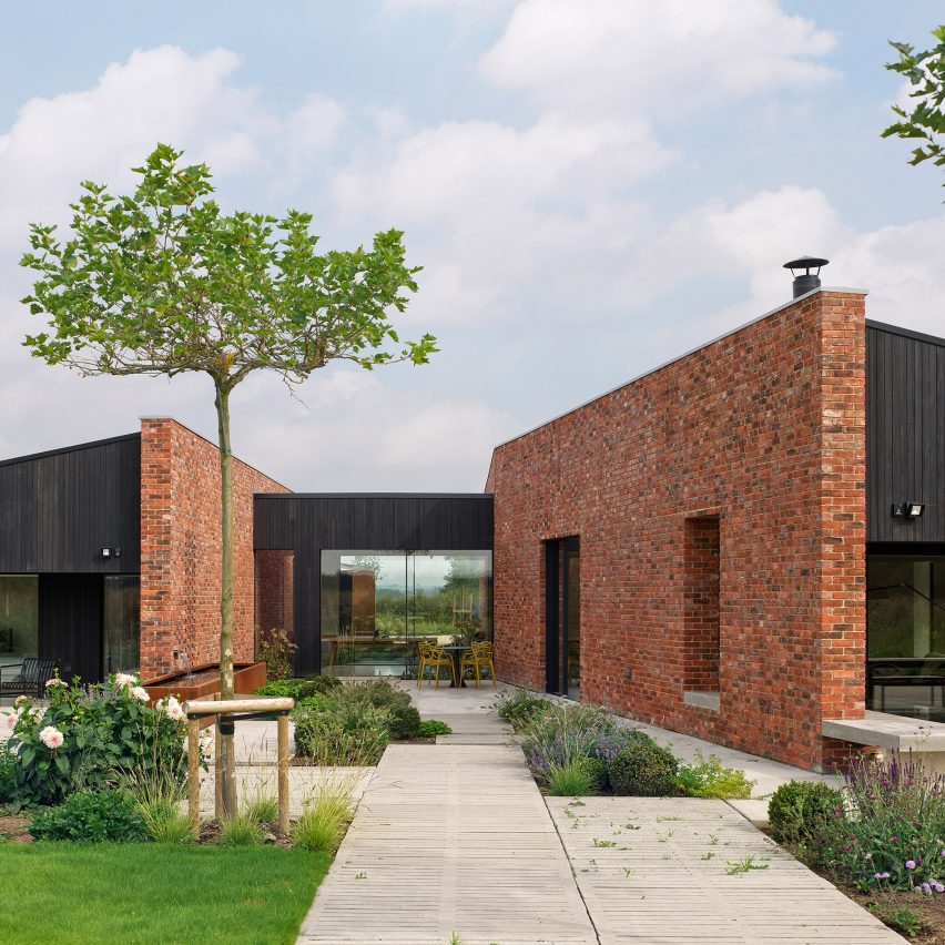 A Modern Oasis by Richard Parr Associates