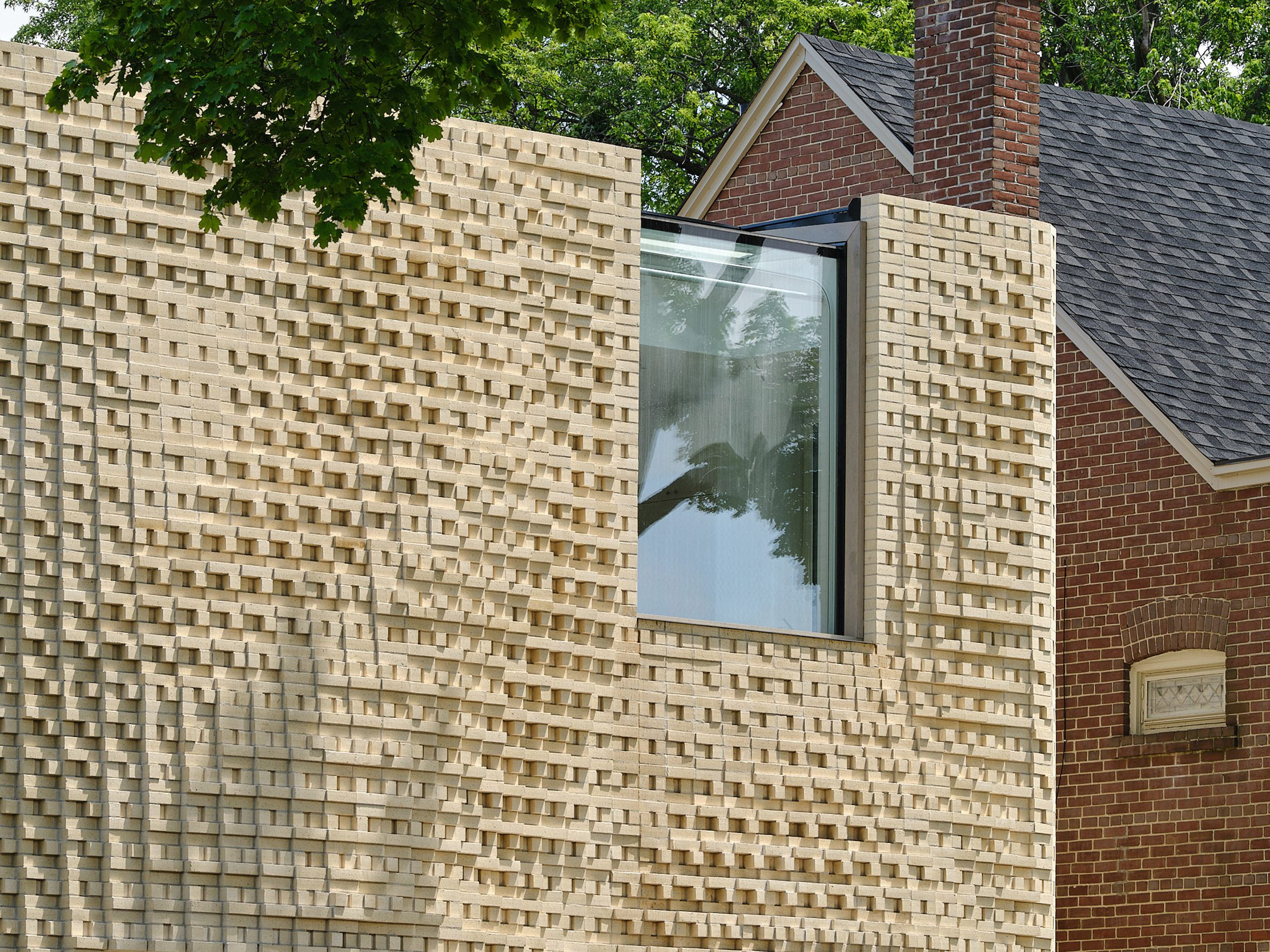 Undulating pattern on exterior of a house