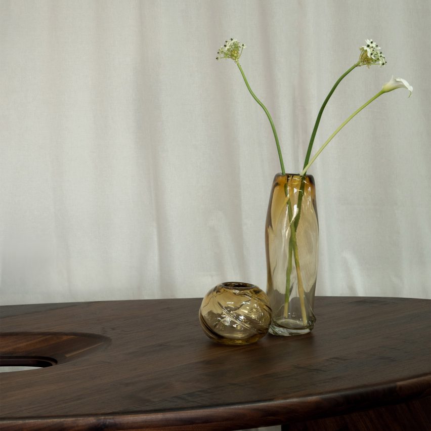 Photo of table by Timbart with flowers in a vase on it