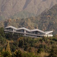 More Architecture perches Floating Hotel among Chinese mountains