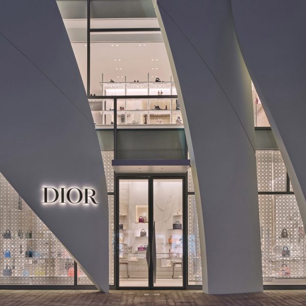 Christian de Portzamparc wraps Dior boutique with “resin shells” in Geneva