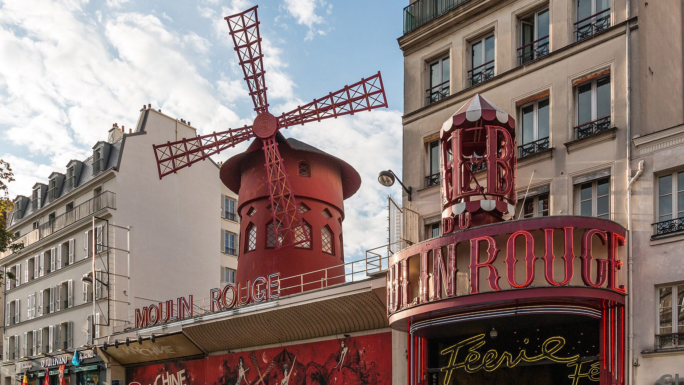 Windmill sails fall off Moulin Rouge cabaret in Paris - Vimarsana News