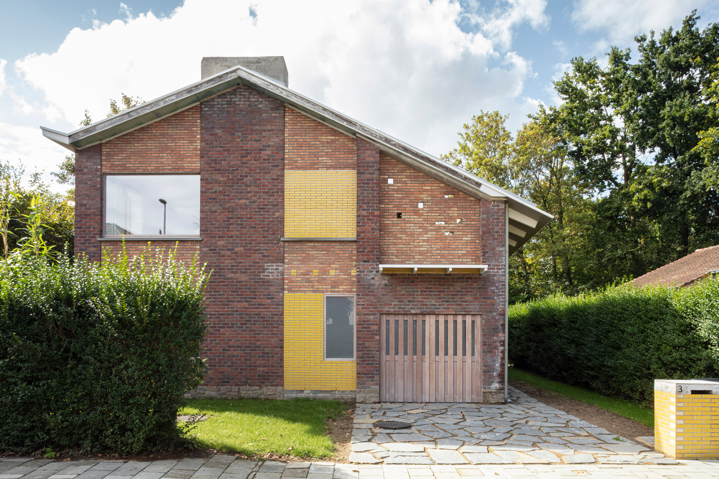 Exterior of SL House by Ae-Architecten