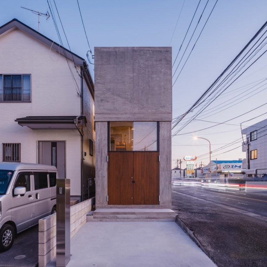 IGArchitects slots skinny 2700 house into narrow plot in Japan