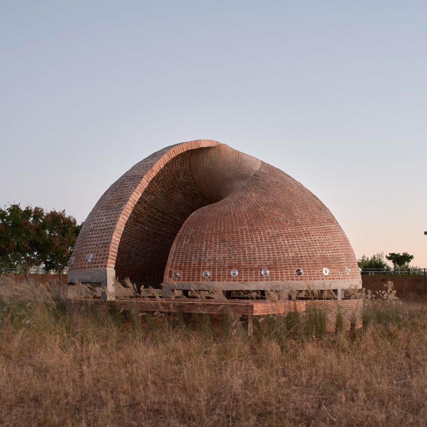Twisted Brick Shell Library by HCCH Studio