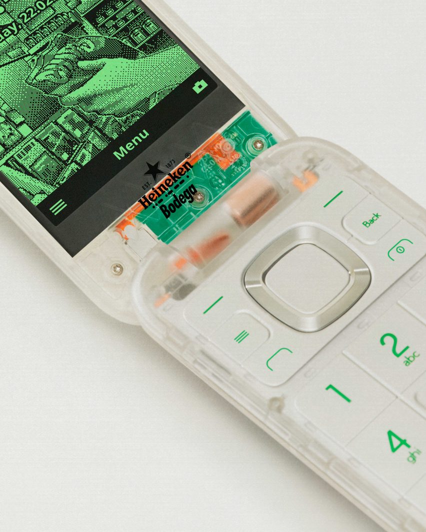 하이네켄과 보데가가 디자인한 멍청한 전화기