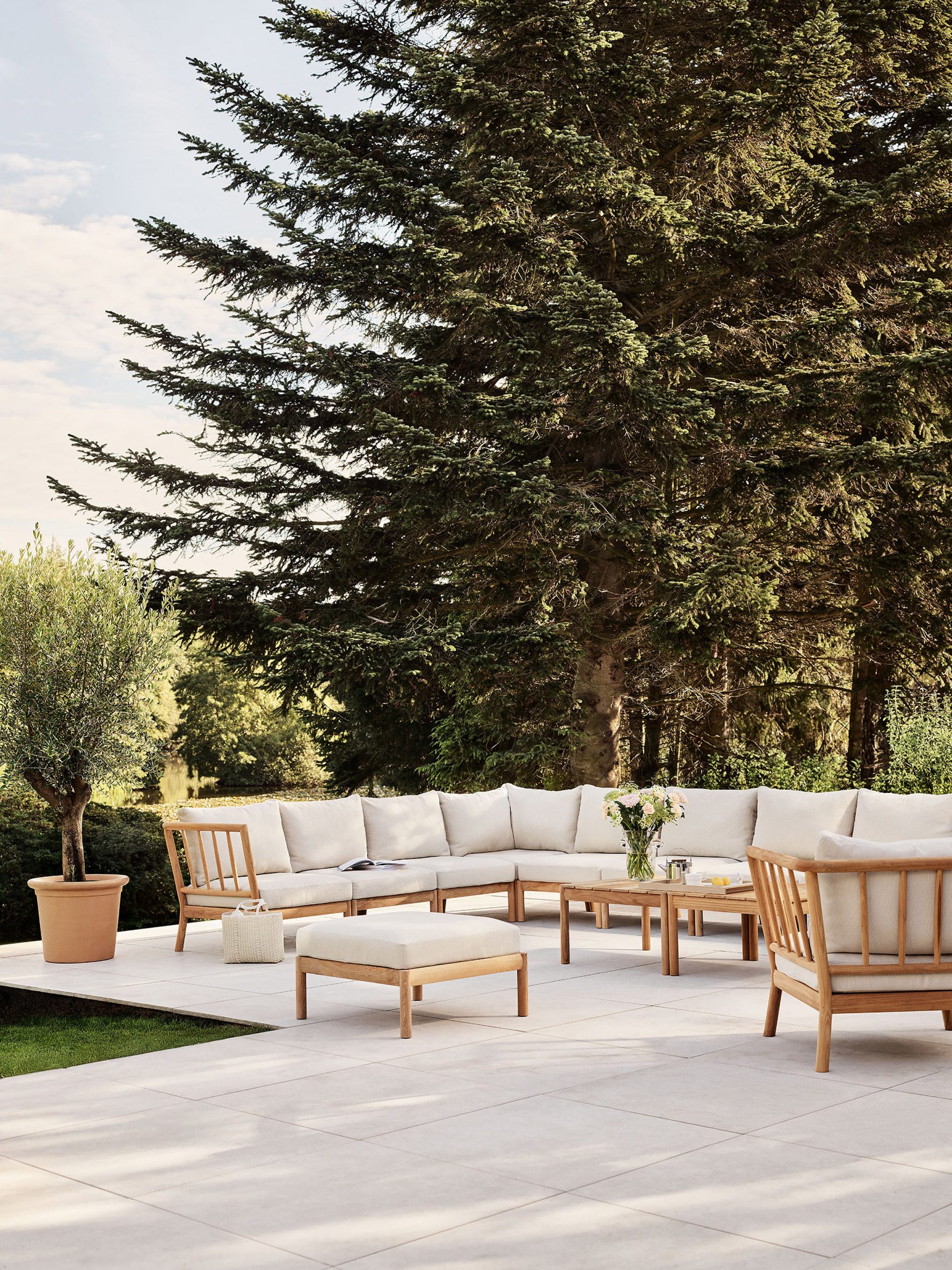 Garden with Tradition outdoor furniture by Povl B Eskildsen for Fritz Hansen