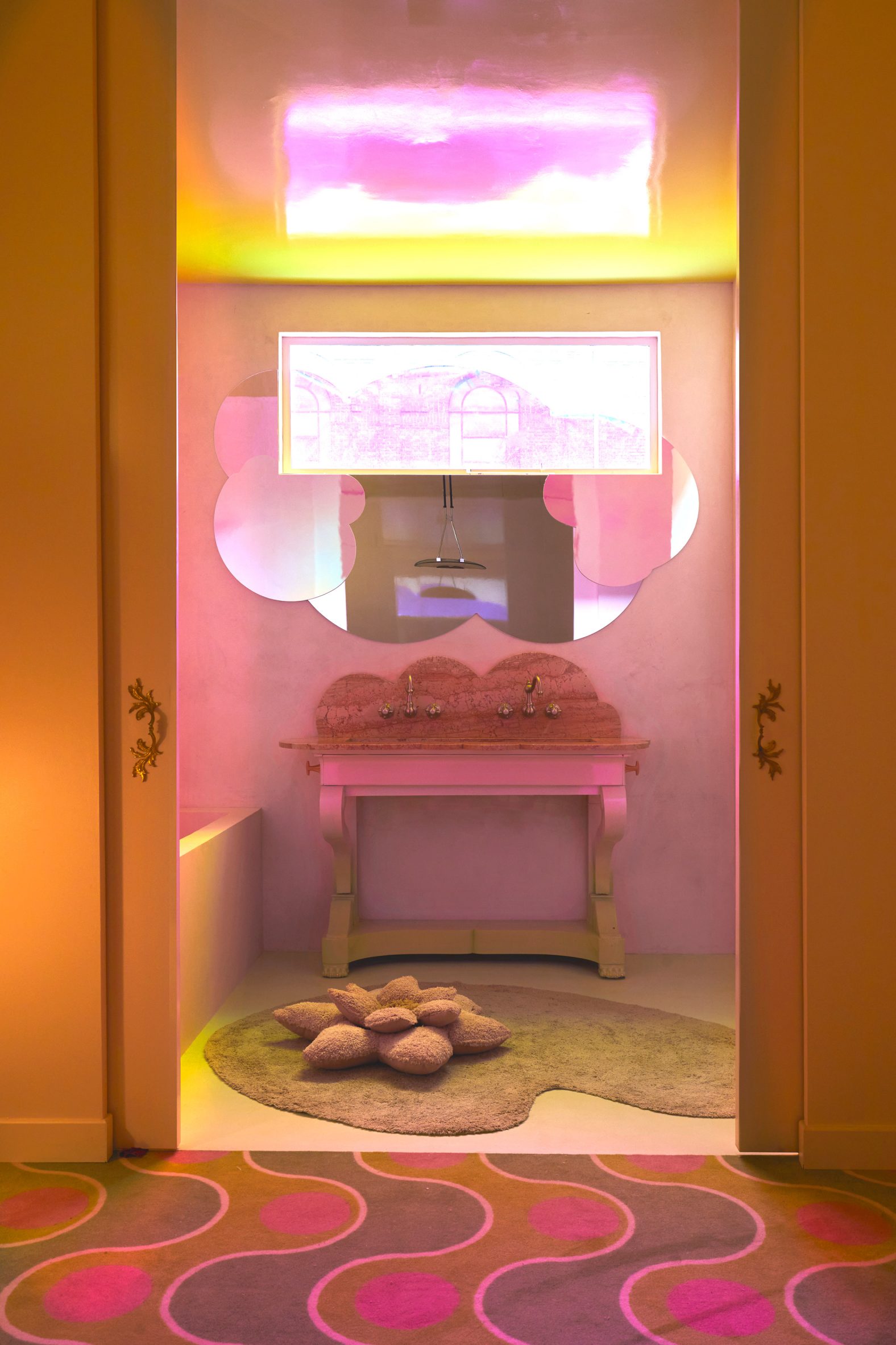 Pink-hued bathroom by Uchronia