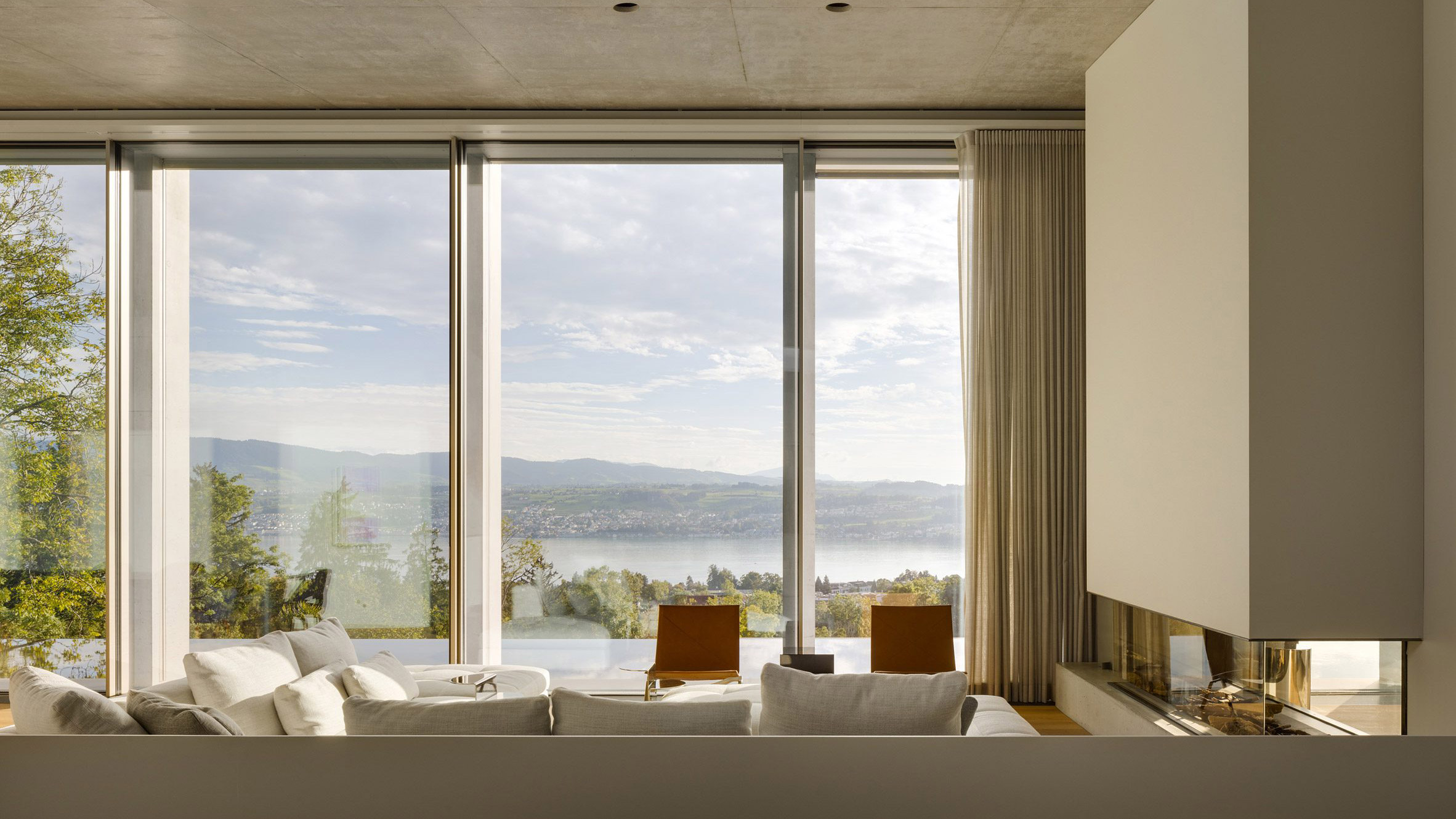 "Water mirror" reflects light into villa overlooking Lake Zurich by PPAA - Vimarsana News