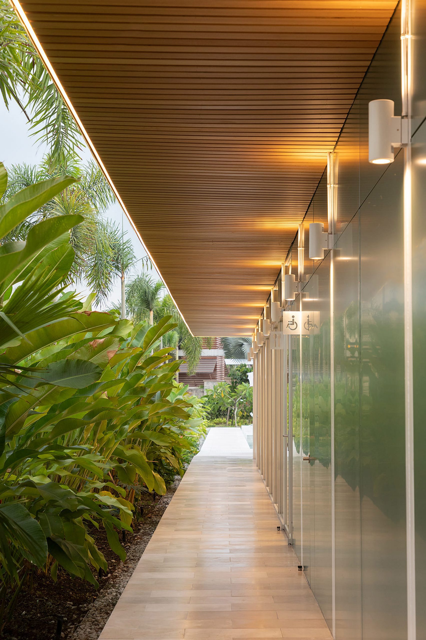 Urlo Studio completes steel pavilion for Ecuadorian sports club