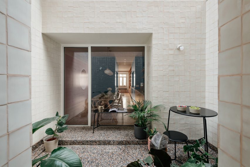 Courtyard at converted apartment by ALA.rquitectos