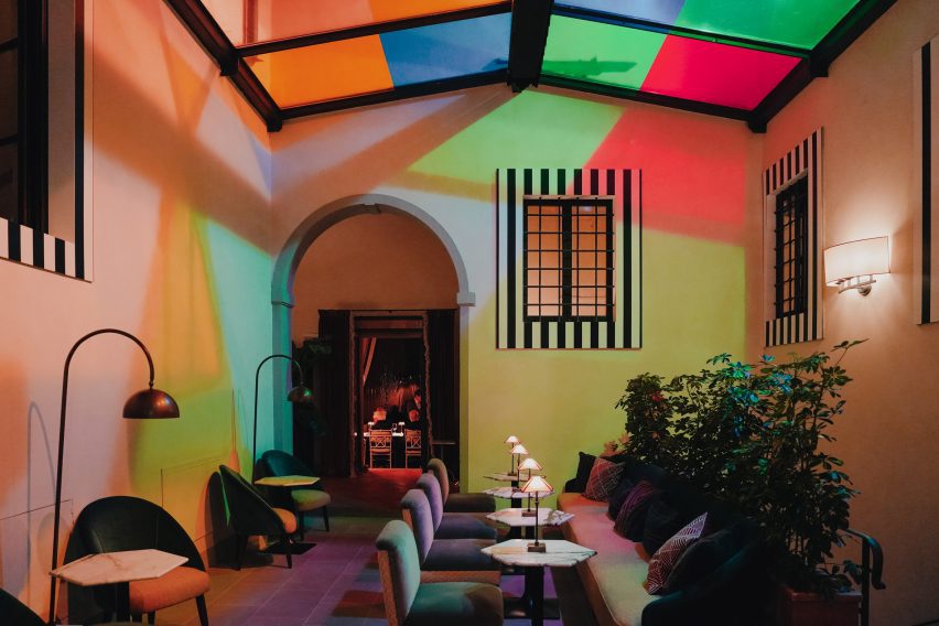 نصب Haltes Colorées توسط دانیل بورن در ویلا سن میشل، هتل بلموند در فلورانس