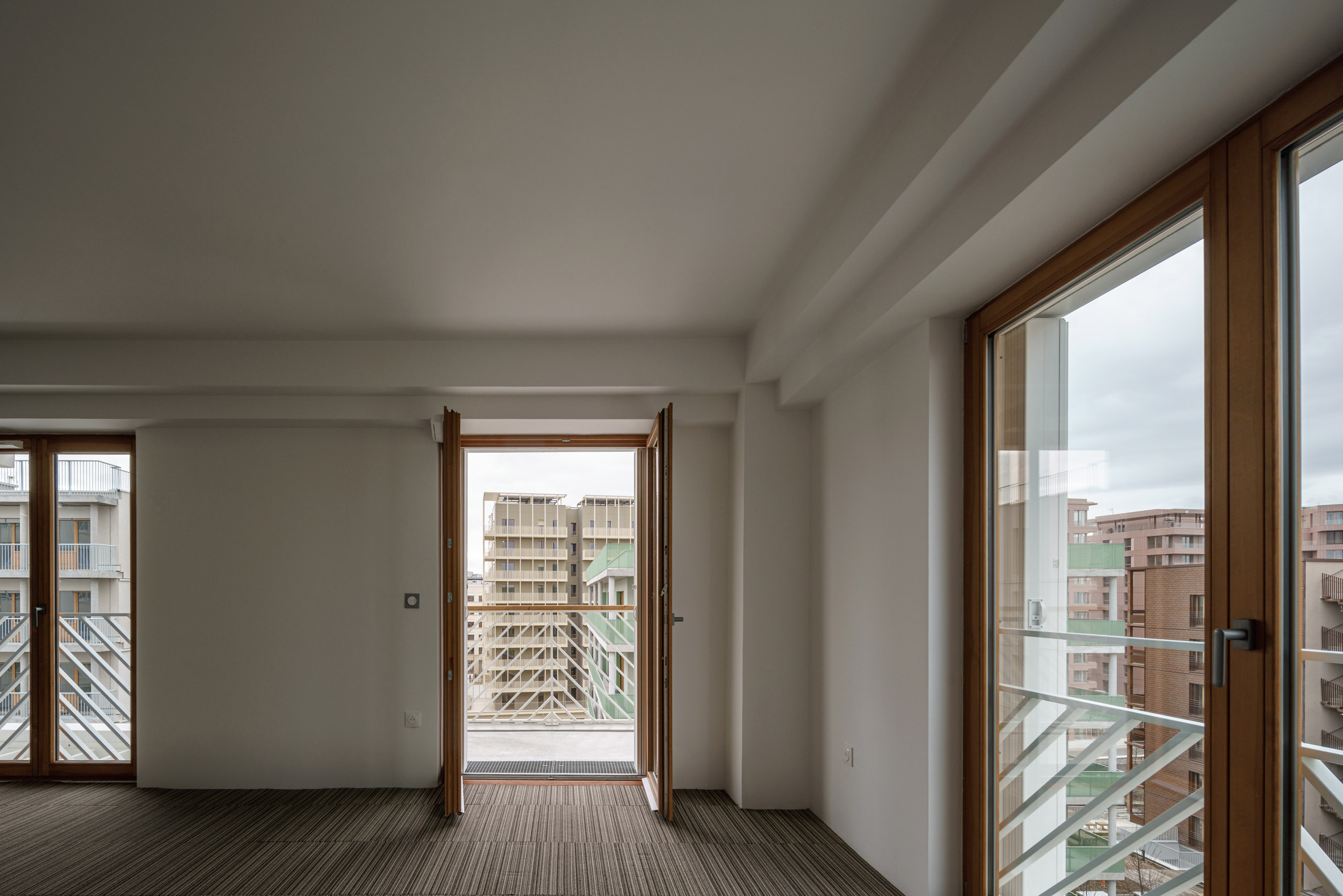 Apartment interior within apartment block by Brenac & Gonzalez & Associés