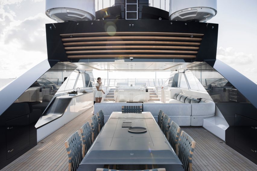 Jacuzzi on the sun deck of the Entourage superyacht