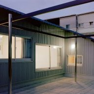 Double Roof House by Studio Tngtetshiu