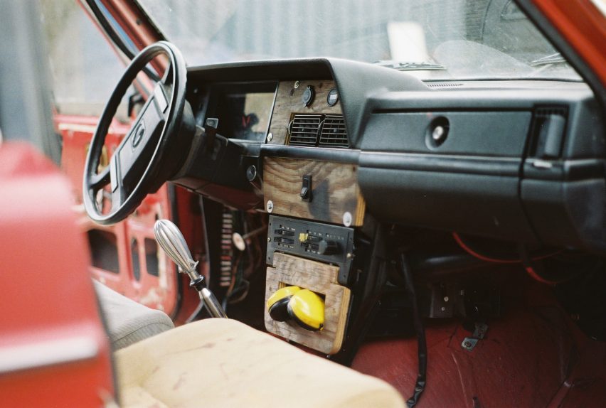 Close-up of the front-seat interior of Gijs Schalkx' Plastic Car, s،wing an old dashboard with some parts made of wood