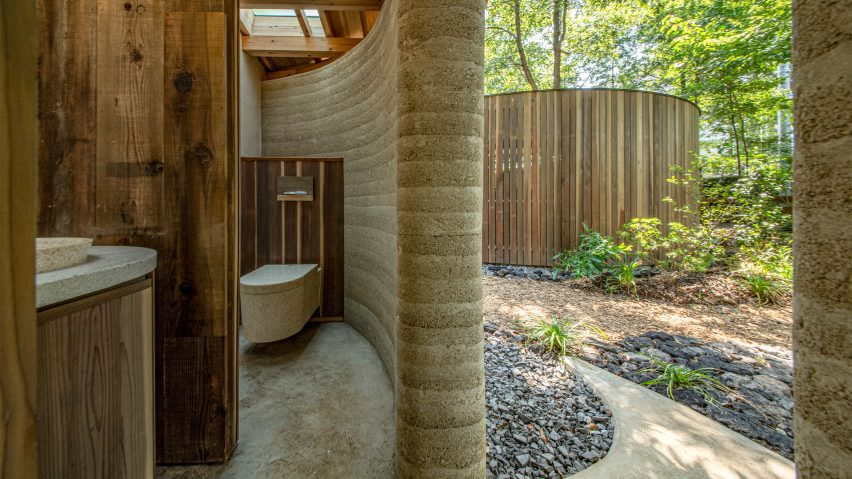 Toiletowa rammed-earth walls by Tono Mirai Architects