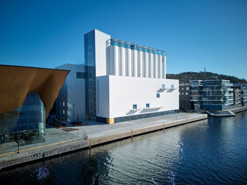 Exterior of Kunstsilo in Norway by Mestres Wåge Arquitectes, BAX and Mendoza Partida