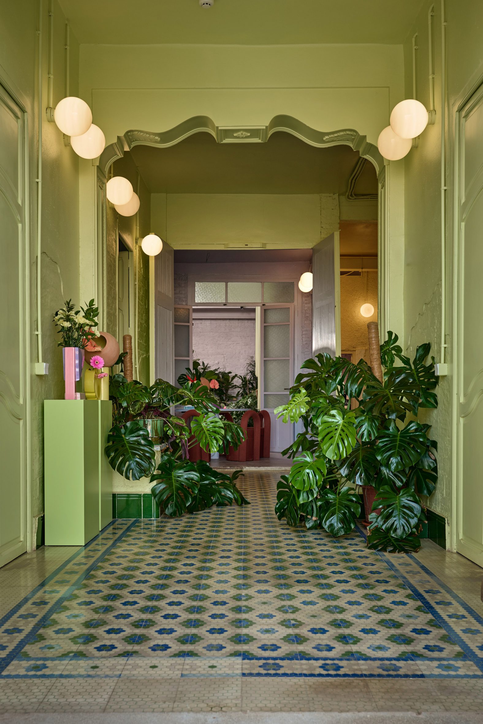 Hallway in Self-designed home and studio by Masquespacio