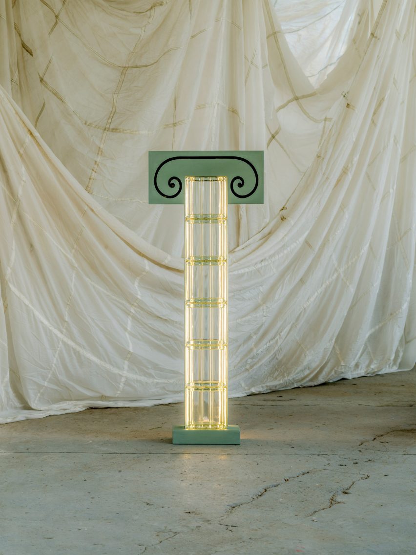 Glass column with integrated lighting