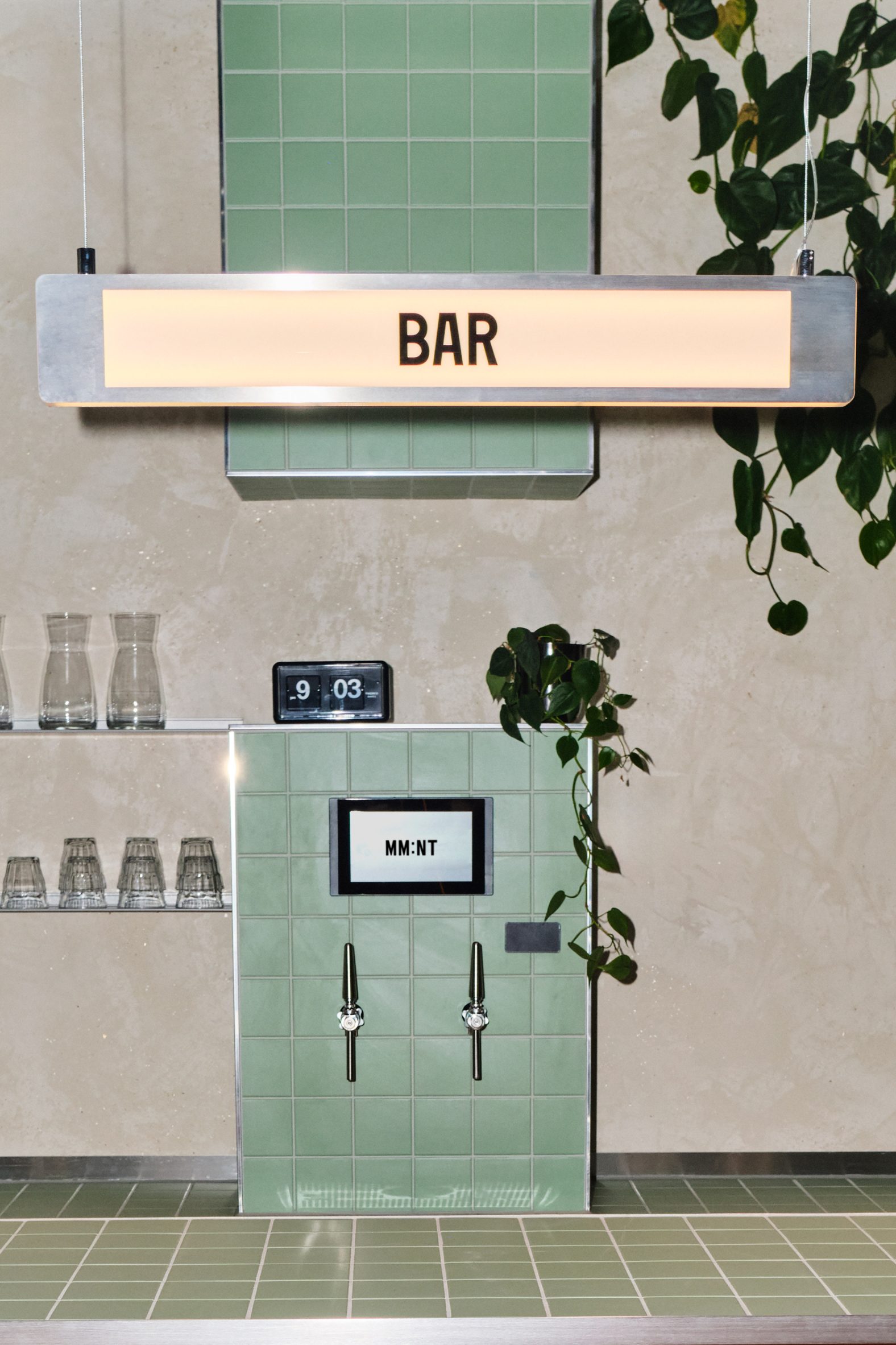 Self-service bar