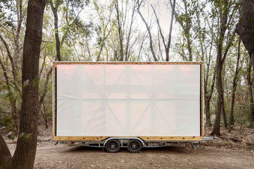 Façade en tissu de l'habitation mobile Moca de l'Institut d'Architecture Avancée de Catalogne