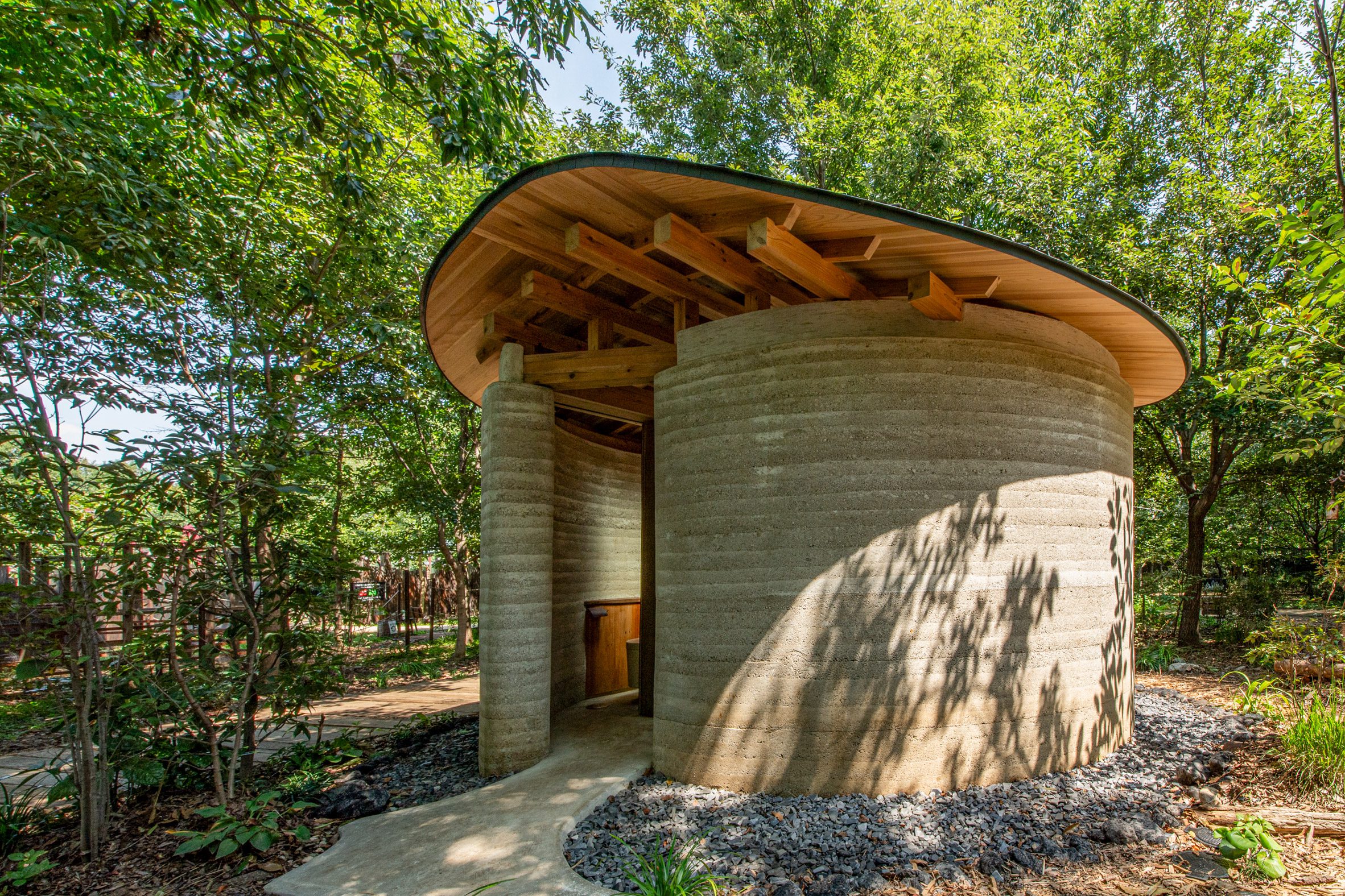 Toiletowa by Tono Mirai Architects