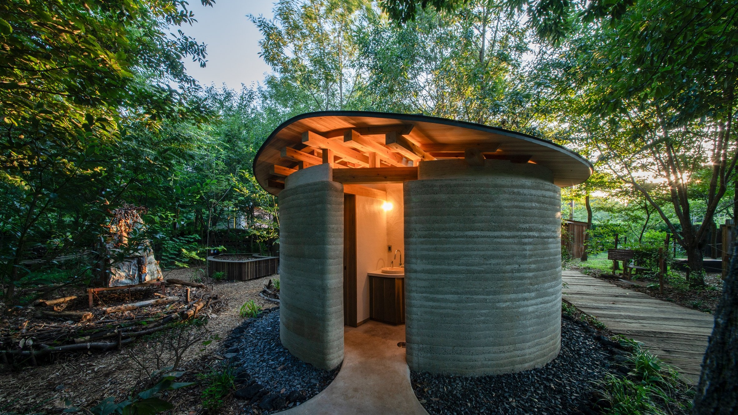 Toiletowa rammed earth toilet amongst trees