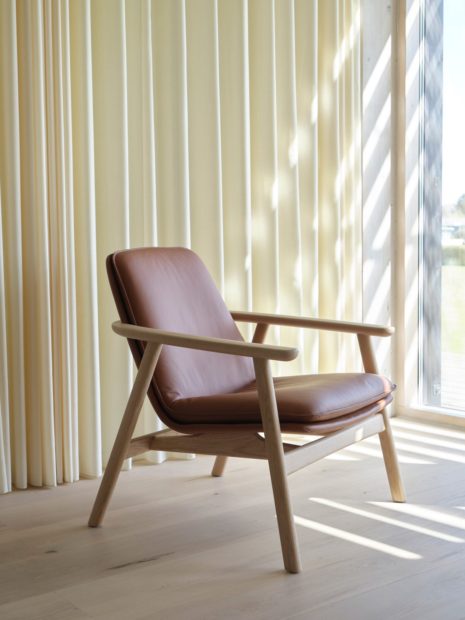 Uku lounge chair by Simon Pengelly for Allermuir