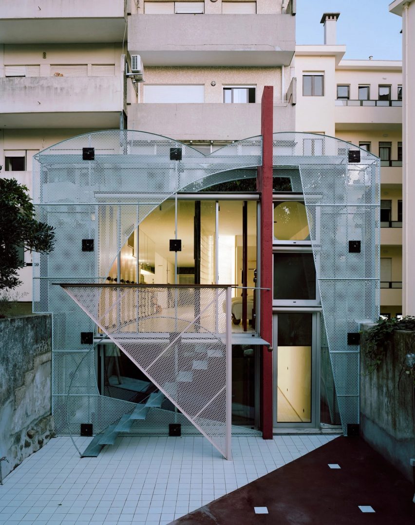 Exterior of 097 house Porto