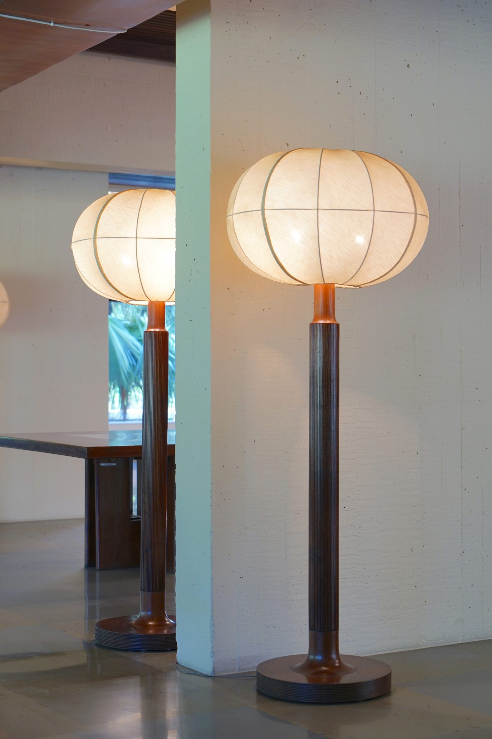 Wooden lamp with balloon shade