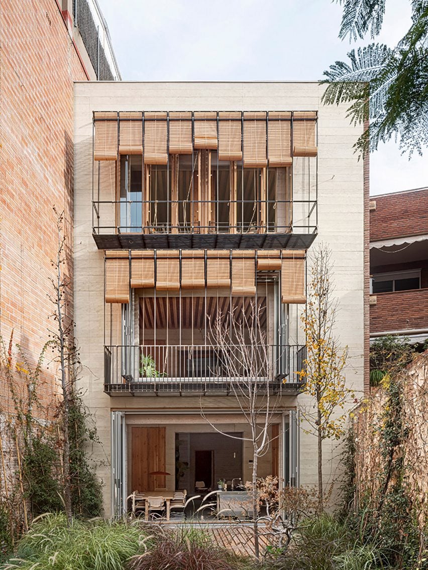 Garden within concrete home by H Arquitectes